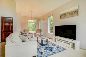 Washington Retreat with Yard - Near Seattle!